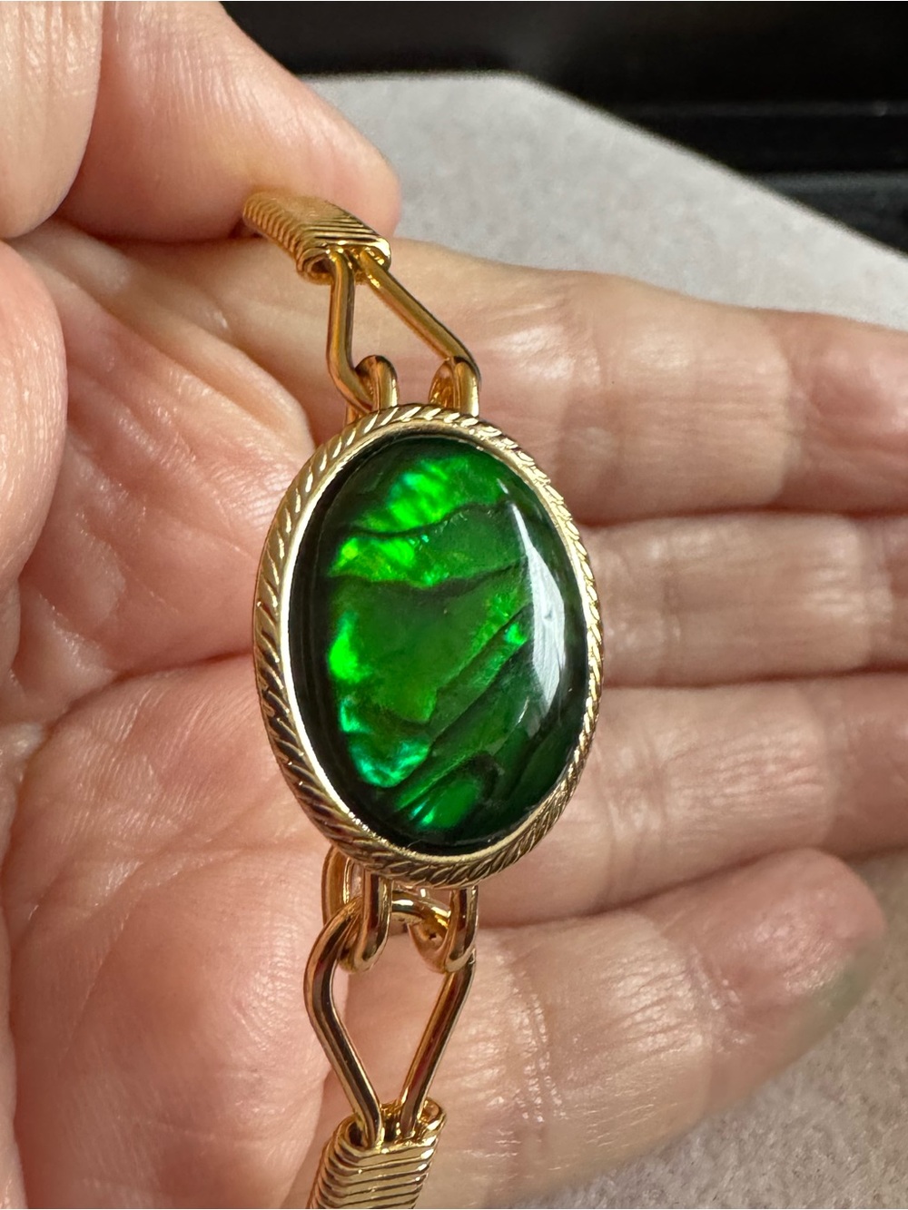 Vintage Gold tone Bracelet with Green Oval Paua Abalone shell Cabochon